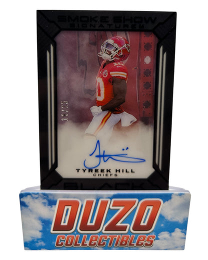 Tyreek Hill Smoke Show OnCard Auto /25 2022 Panini Black No.SM-THI